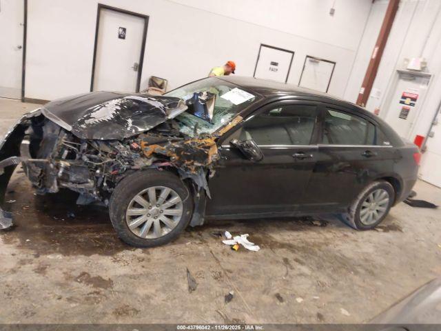 Chrysler 200 Touring Image 4