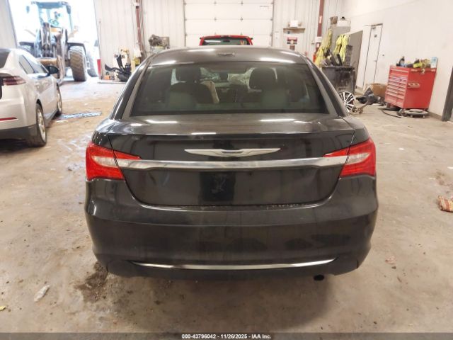 Chrysler 200 Touring Image 6