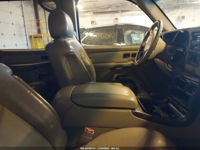 GMC Yukon Denali Image 5