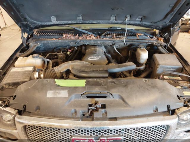 GMC Yukon Denali Image 9