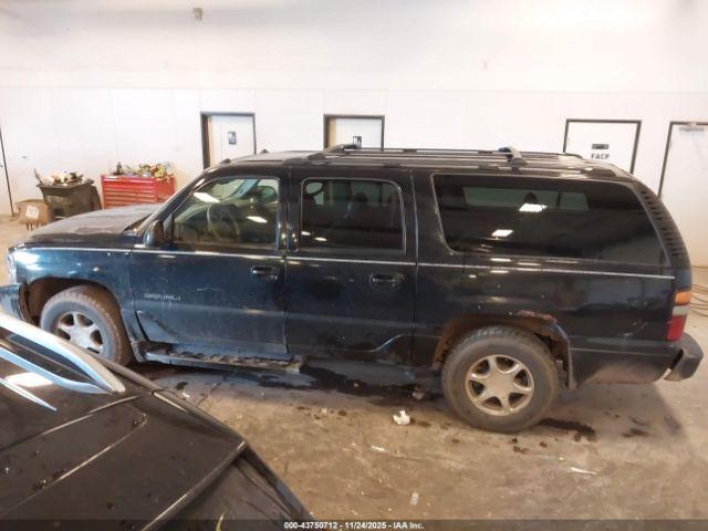 GMC Yukon Denali Image 15