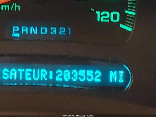 GMC Yukon Denali Image 14