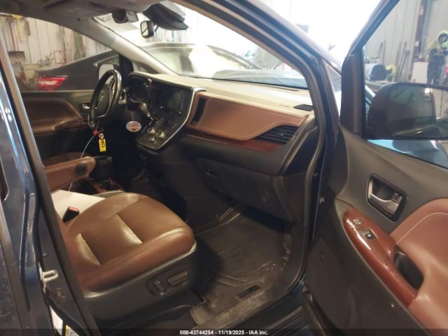 Toyota Sienna Limited Premium 7 Passenger Image 16