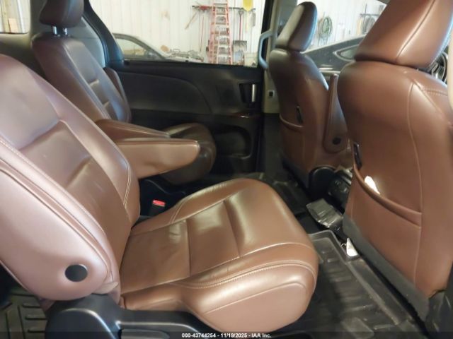 Toyota Sienna Limited Premium 7 Passenger Image 6