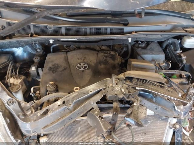 Toyota Sienna Limited Premium 7 Passenger Image 7