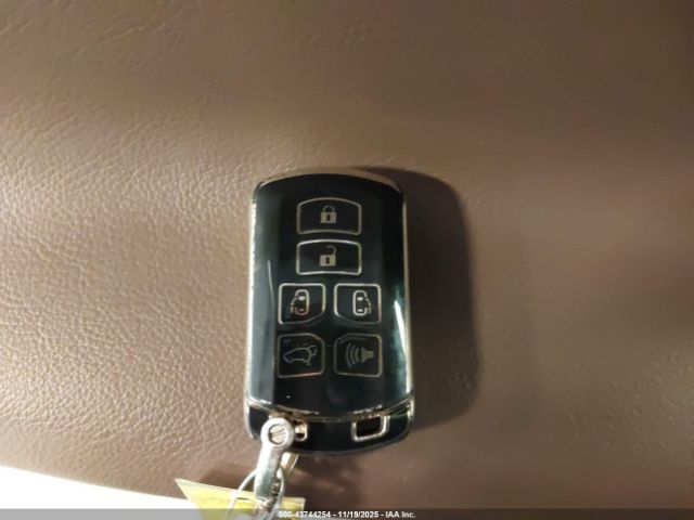 Toyota Sienna Limited Premium 7 Passenger Image 8