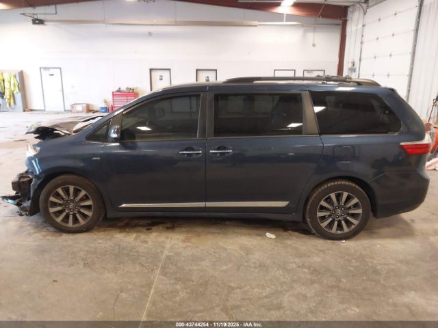 Toyota Sienna Limited Premium 7 Passenger Image 10