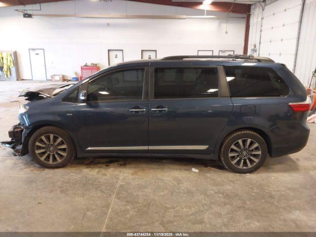Toyota Sienna Limited Premium 7 Passenger Image 10