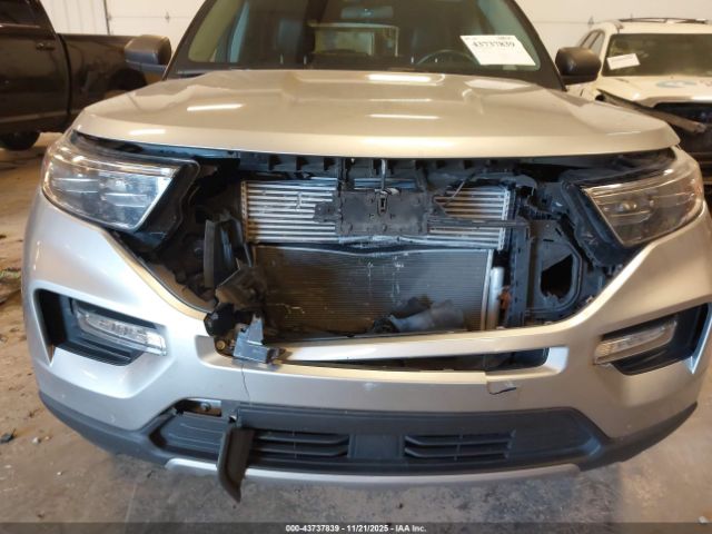 Ford Explorer Xlt Image 2