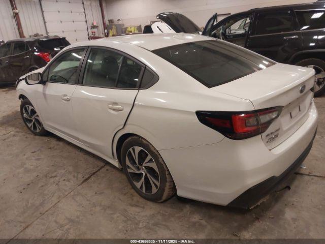 Subaru Legacy Premium Image 3