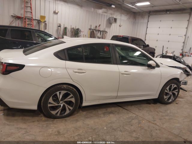 Subaru Legacy Premium Image 12