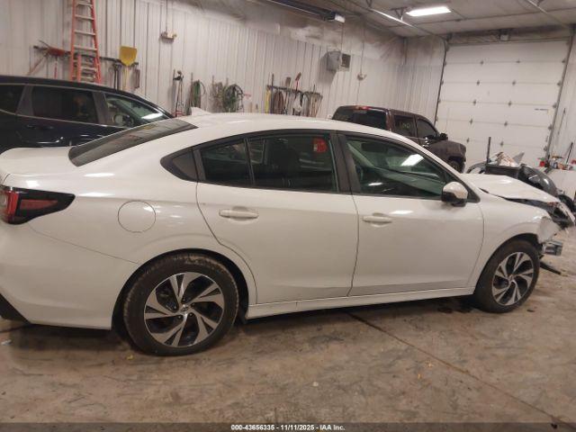 Subaru Legacy Premium Image 12