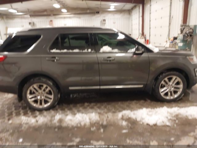 Ford Explorer Xlt Image 10