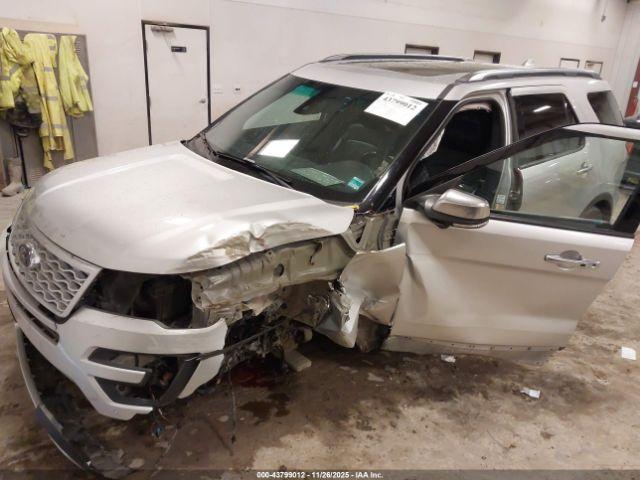 Ford Explorer Platinum Image 14