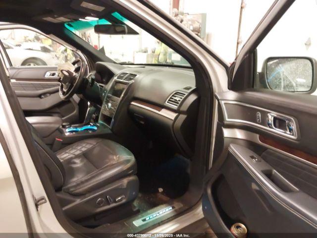 Ford Explorer Platinum Image 6