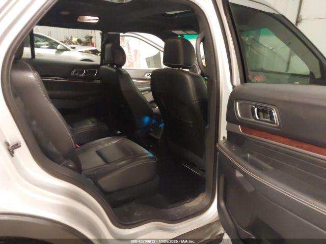 Ford Explorer Platinum Image 13