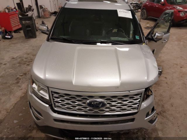 Ford Explorer Platinum Image 8
