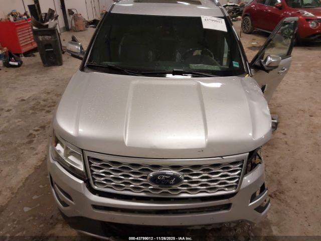 Ford Explorer Platinum Image 8