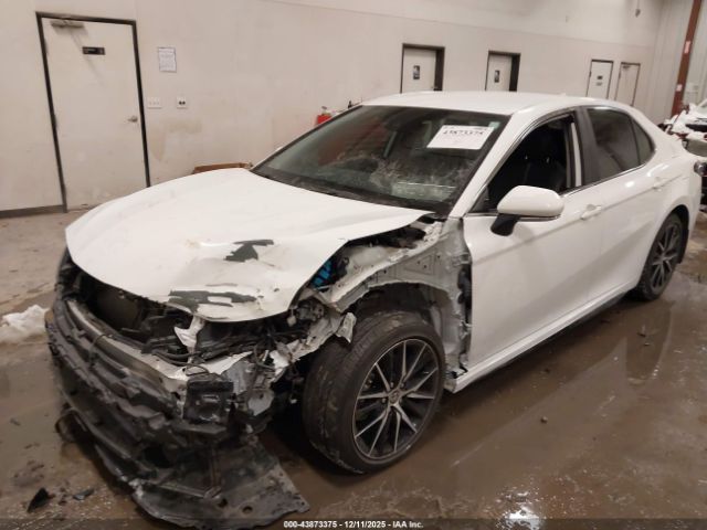 Toyota Camry Se Image 3