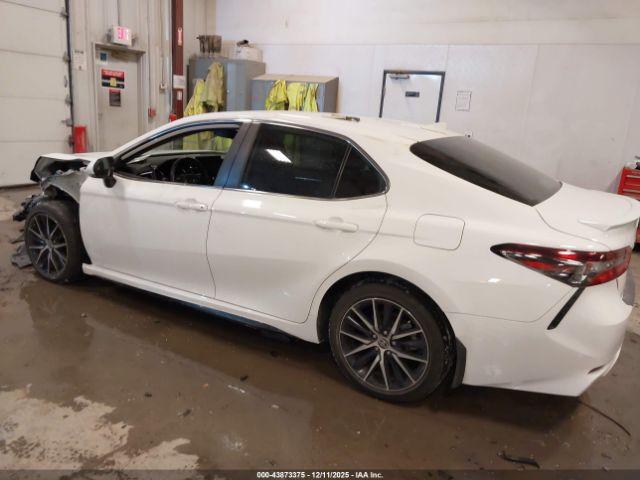 Toyota Camry Se Image 12