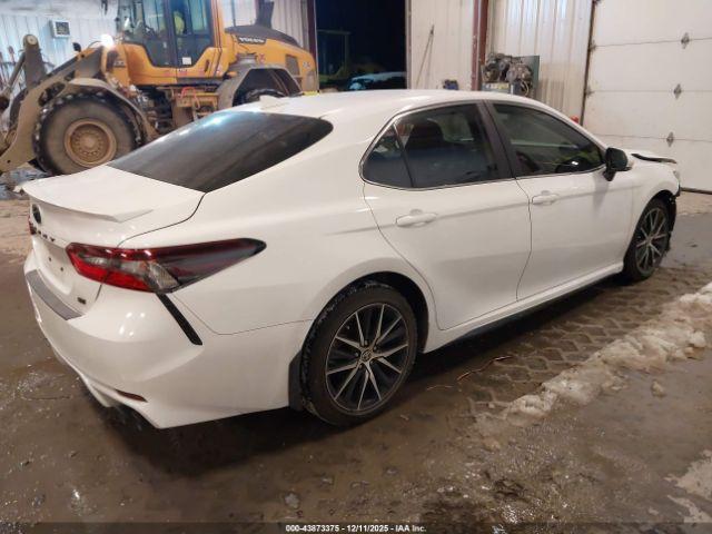 Toyota Camry Se Image 6