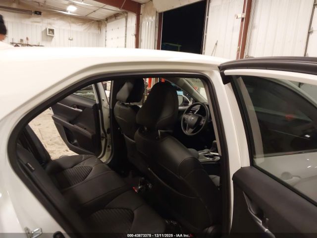 Toyota Camry Se Image 5