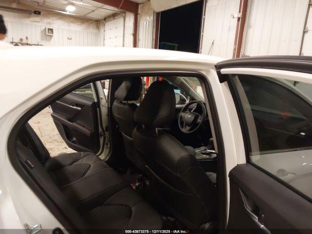 Toyota Camry Se Image 5