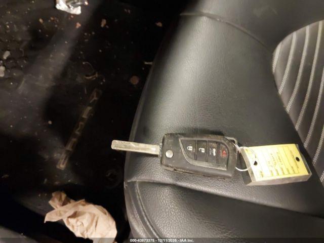 Toyota Camry Se Image 9