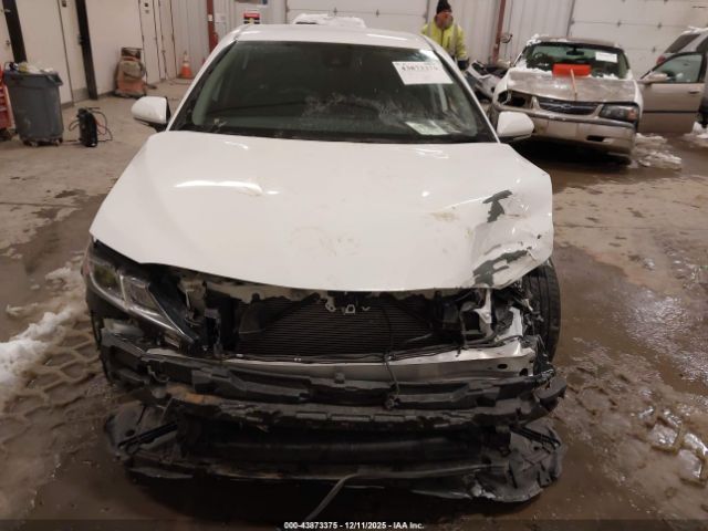 Toyota Camry Se Image 16