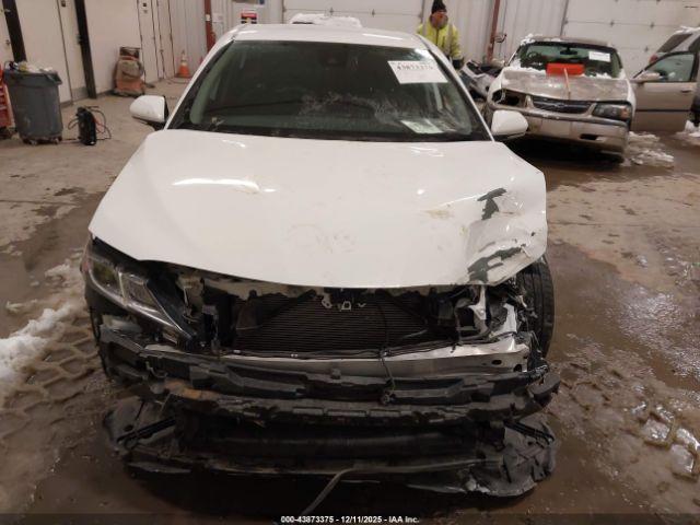 Toyota Camry Se Image 16