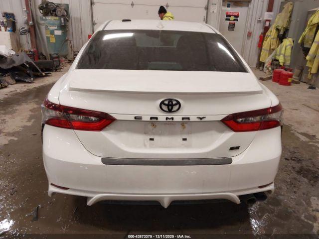 Toyota Camry Se Image 2