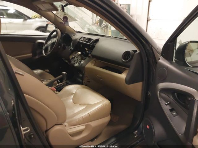 Toyota RAV4 Limited Image 8