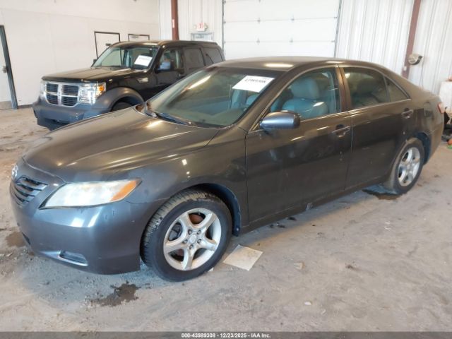 Toyota Camry Le Image 2