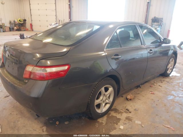 Toyota Camry Le Image 10