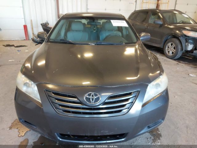 Toyota Camry Le Image 6