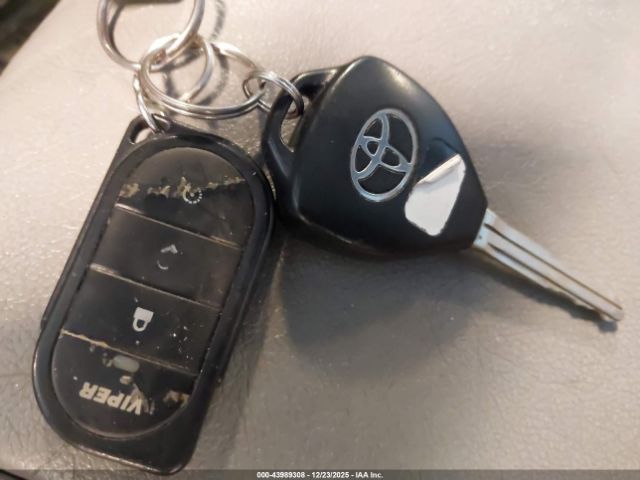 Toyota Camry Le Image 11