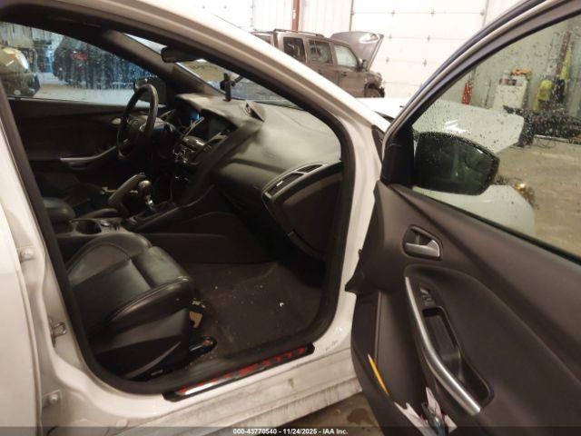 Ford Focus St Image 6