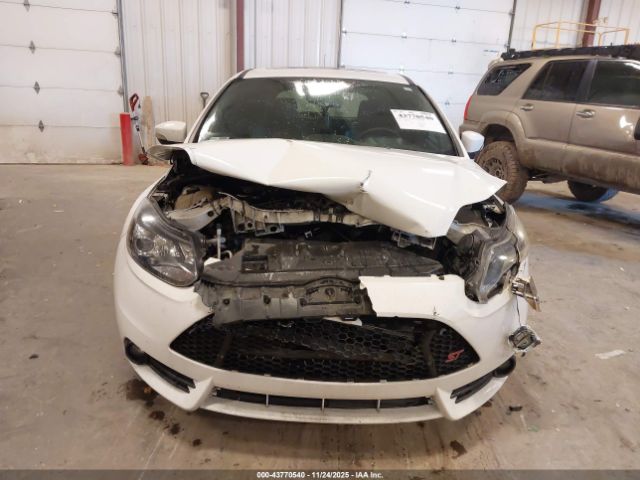 Ford Focus St Image 16