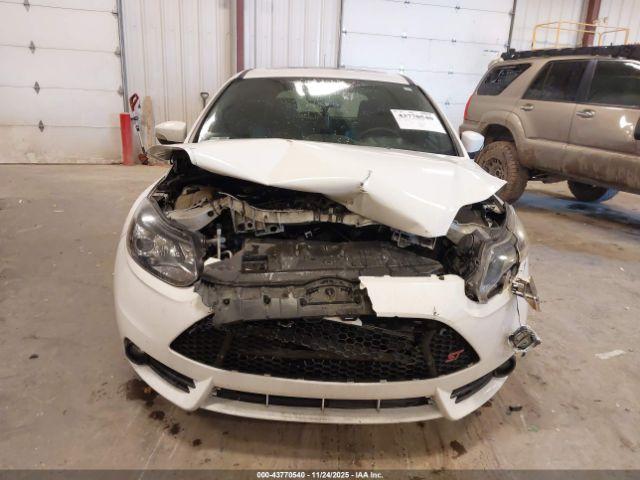 Ford Focus St Image 16