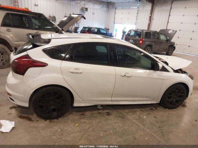 Ford Focus St Image 3