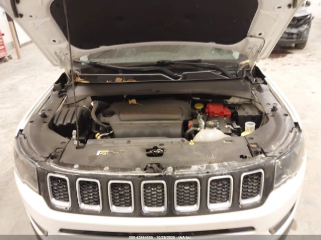 Jeep Compass Latitude 4x4 Image 9