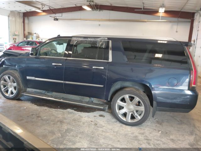 Cadillac Escalade Premium Luxury Image 8