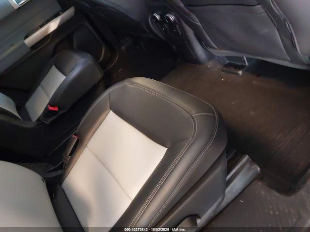 Ford Explorer Xlt Image 4