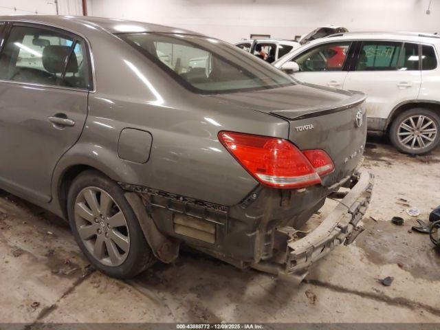 Toyota Avalon Touring Image 14