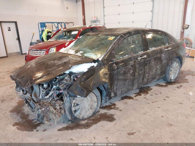 Chrysler 200 Limited Image 2