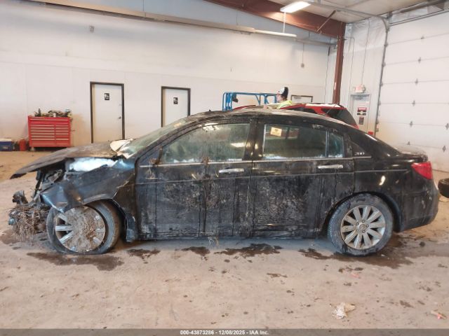 Chrysler 200 Limited Image 13