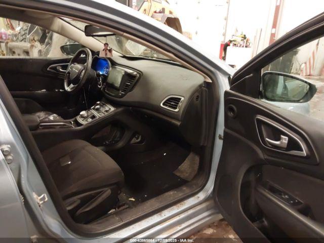 Chrysler 200 Limited Image 9