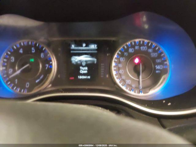 Chrysler 200 Limited Image 8