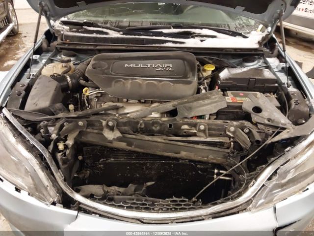 Chrysler 200 Limited Image 3