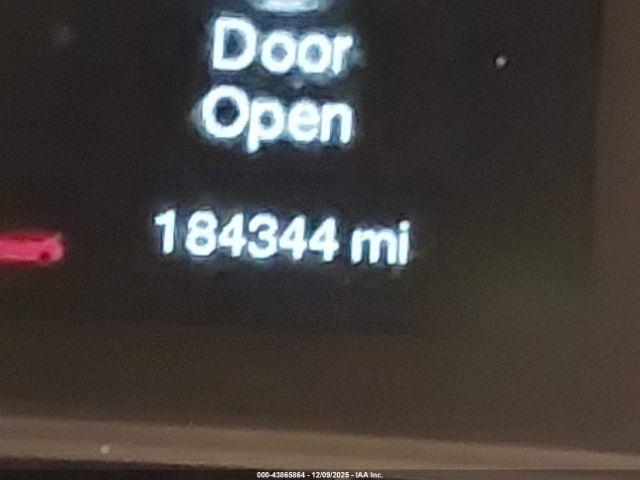 Chrysler 200 Limited Image 16